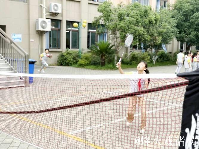 赛场上赛场下,羽球情如一家 赛场上赛场下,羽球情如一家